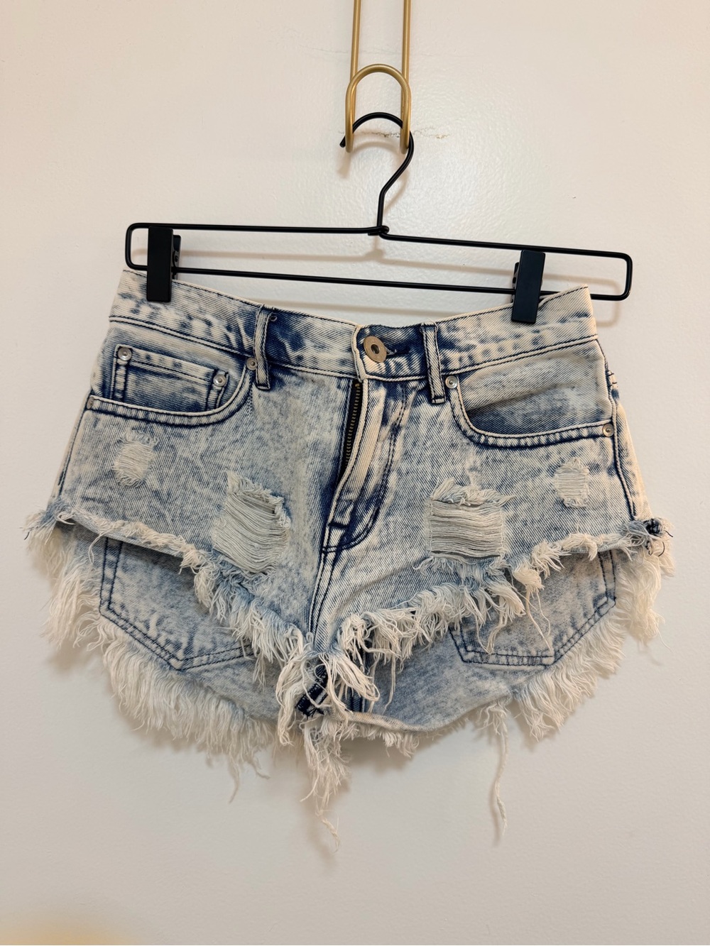 Bullhead Acid Wash Distressed Denim Shorts - Light Blue